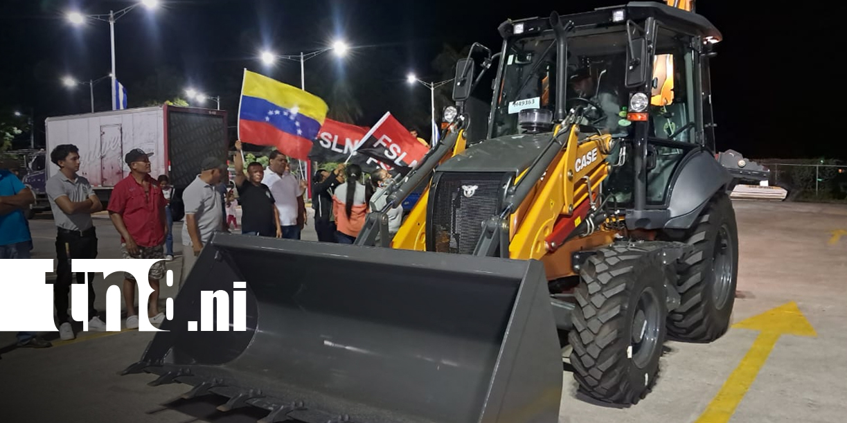 Foto: Moyogalpa recibe retroexcavadora para fortalecer sus servicios/TN8