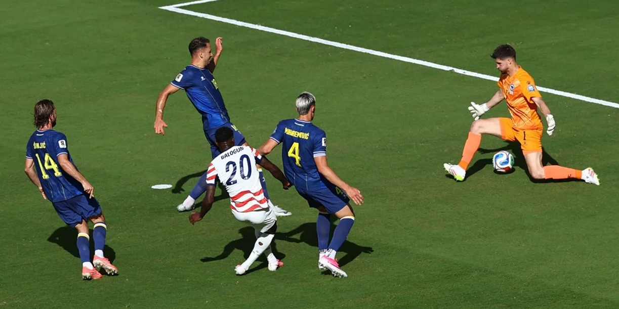 Foto: Estados Unidos sufre expulsión y termina sellando la victoria ante Bosnia/Cortesía
