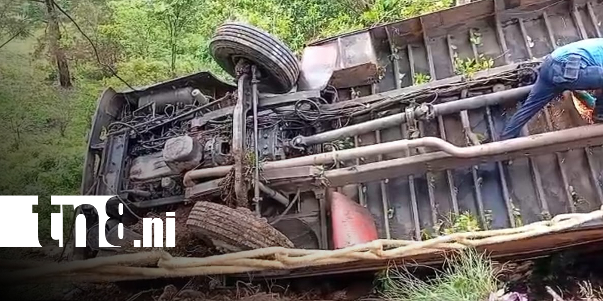 Foto: Vuelco de bus y deja dos fallecidos y varios heridos en Madriz/ TN8