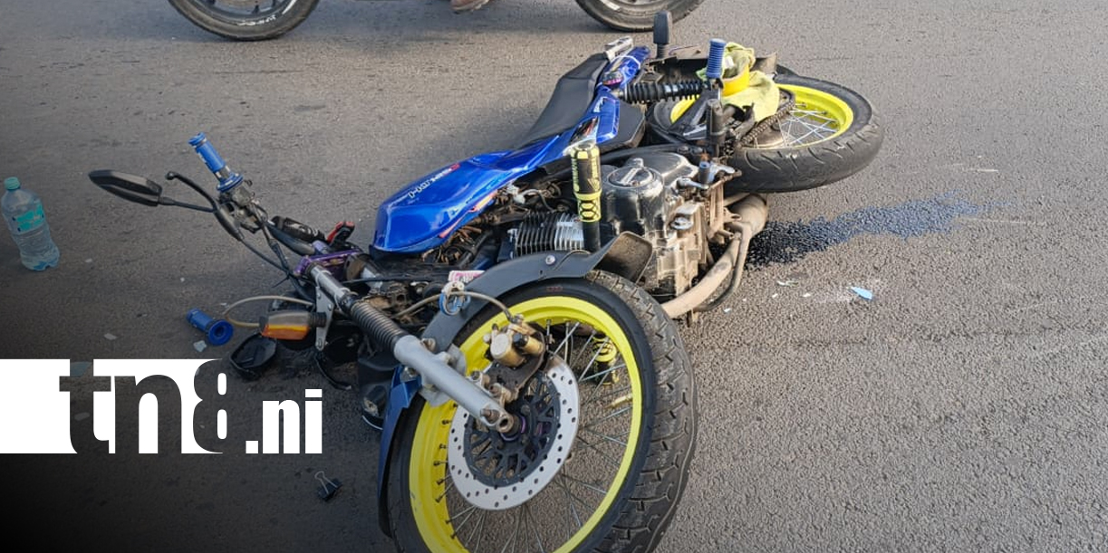 foto: Motociclista relata accidente que dejó a joven lesionada/TN8