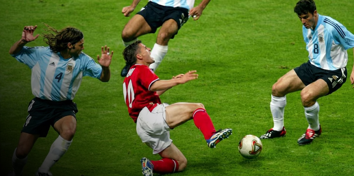Foto: Michael Owen dispara contra Inglaterra tras caer ante Argentina/Cortesía