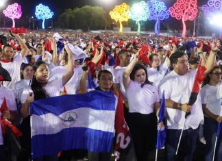 Familias de todo el país participan en el acto central del 47 aniversario de la Revolución Foto: Así se vive el ambiente del 47/19 desde la Plaza La Fe/Cortesía