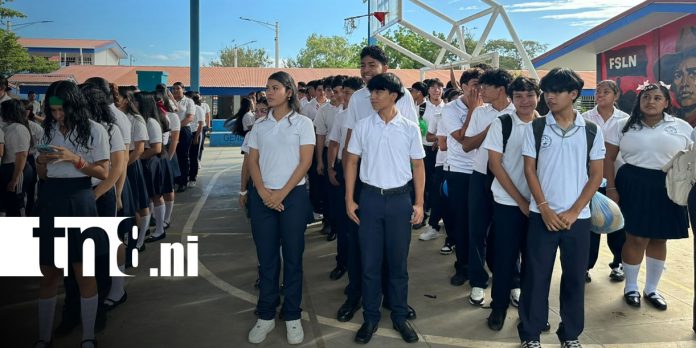 Foto: Estudiantes regresan a clases en el segundo semestre/TN8