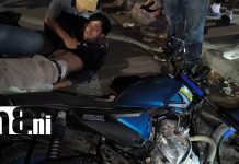 Accidente entre motocicletas deja dos lesionados en semáforos de Enabas en Estelí Foto: Accidente entre motocicletas deja lesionados en Estelí/TN8