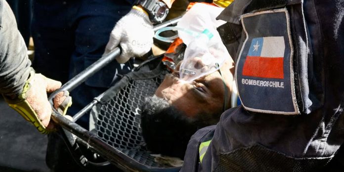 Foto: Hernán Gil sobrevive ocho días bajo escombros/Cortesía