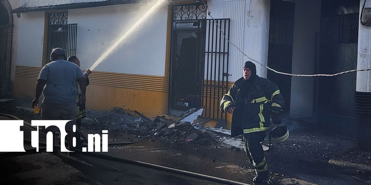 Foto: Voraz incendio destruye tres viviendas y daña otras dos en la ciudad de León/TN8