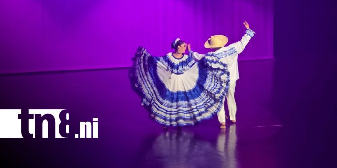 2 Foto: Ballet Folclórico Macehuatl celebra con música y danza el 47 aniversario de la Revolución/TN8