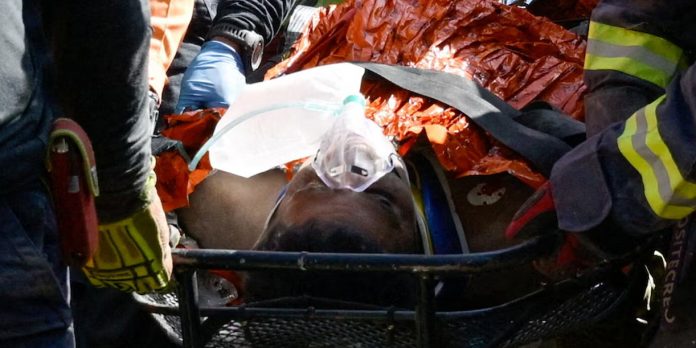 Foto: Rescate de Hernán Gil tras ocho días bajo los escombros/Cortesìa Foto: Rescate de Hernán Gil tras ocho días bajo los escombros/Cortesìa