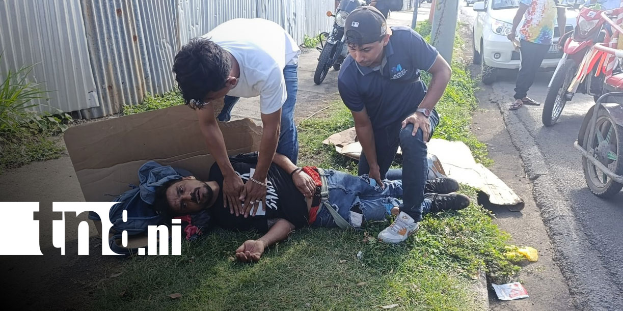 Foto: Hombre sufre convulsiones en plena vía pública en Managua/TN8