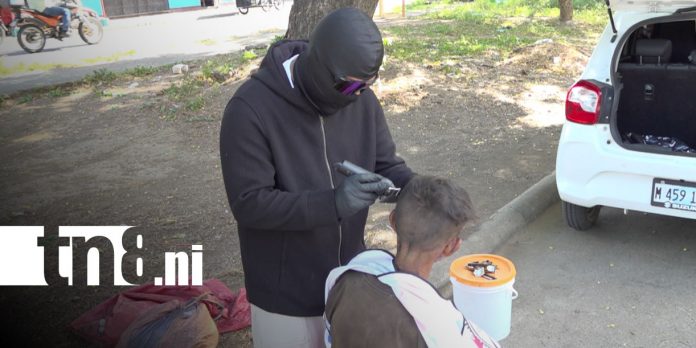 Foto: Barbero transforma vidas con ayuda a personas vulnerables/TN8