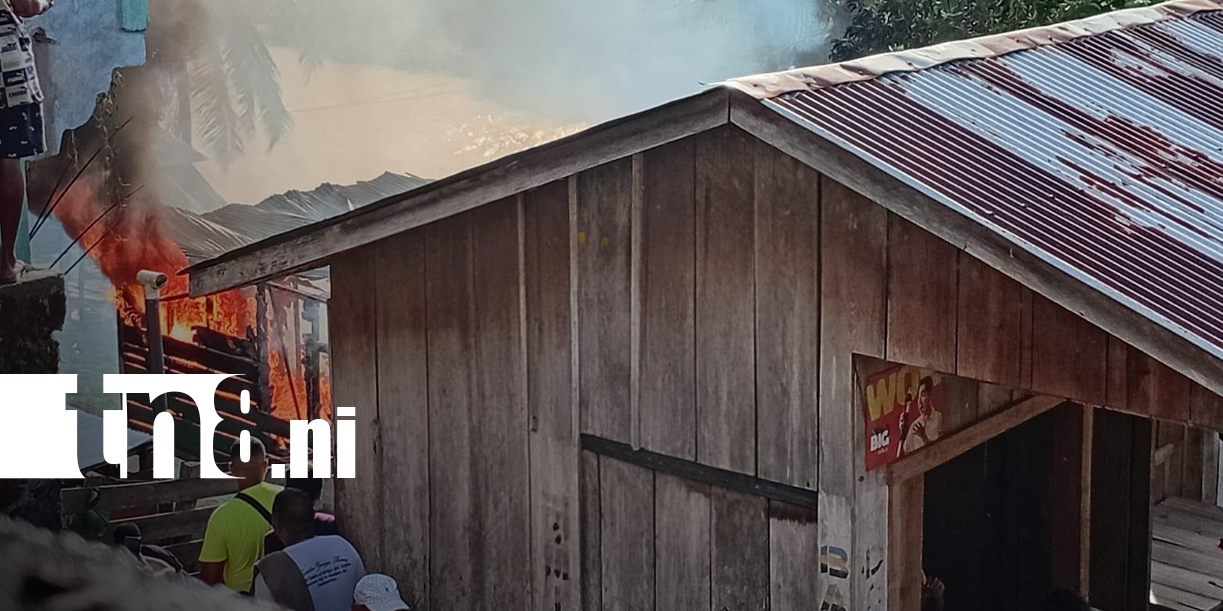 Foto: Incendio afecta vivienda de Digna Chow en el embarcadero municipal de Waspam/TN8