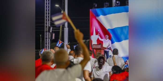 2.3 Foto: Díaz-Canel: “En pie de lucha”/Cortesía