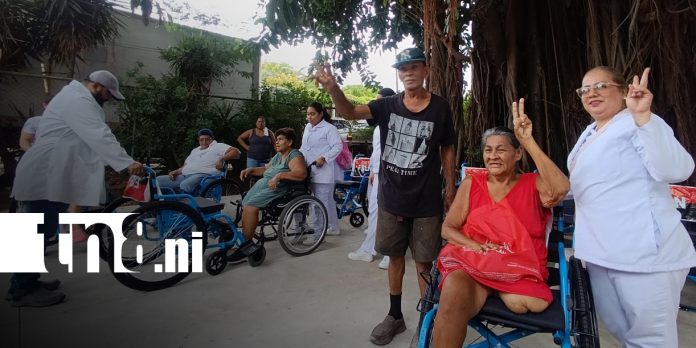3 Foto: Entrega de sillas de ruedas mejora calidad de vida de 167 pacientes / TN8