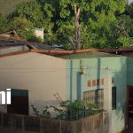 Fuerte ráfaga de viento provocó el colapso del techo de una vivienda en Somoto, Madriz Foto: Vientos provocan daños en una vivienda del barrio Julio Ramón Miller en Somoto/TN8