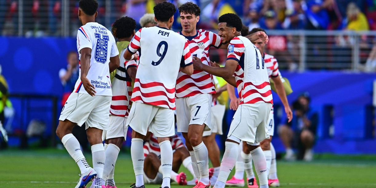 Foto: Estados Unidos sufre expulsión y termina sellando la victoria ante Bosnia/Cortesía