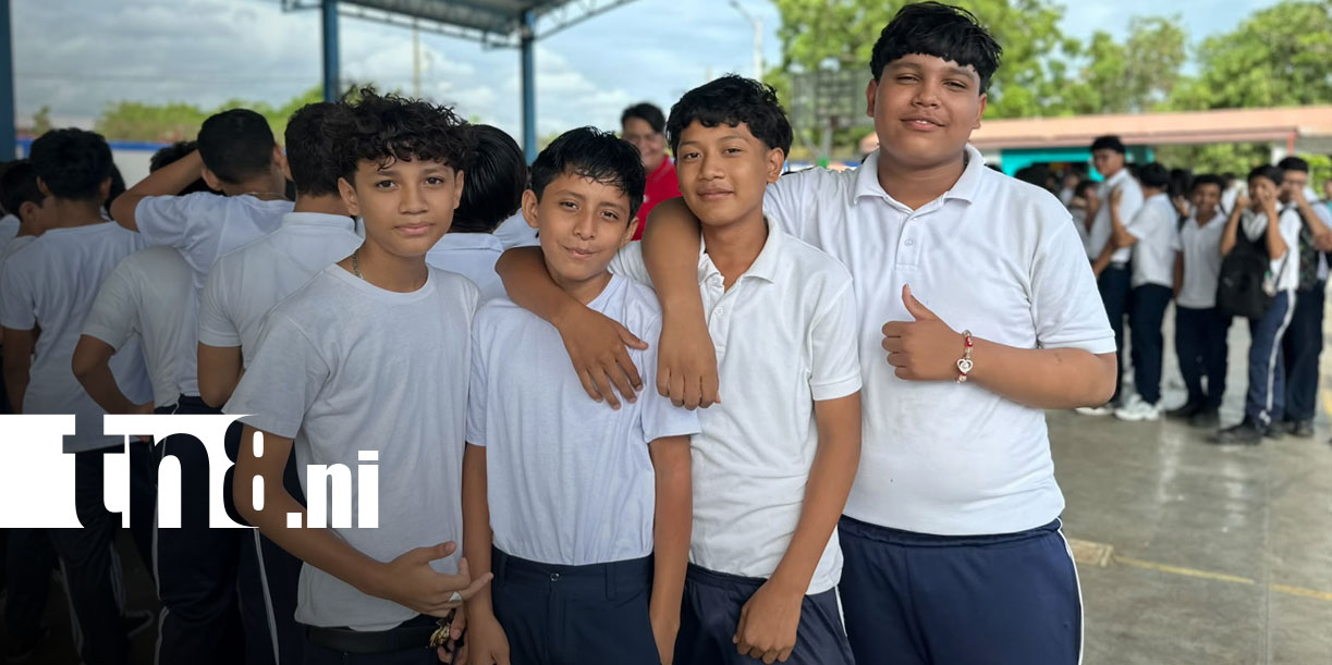Foto: Estudiantes regresan a clases en el segundo semestre/TN8