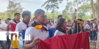 Foto: Estudiantes conmemoran su día con ofrendas en Managua/TN8
