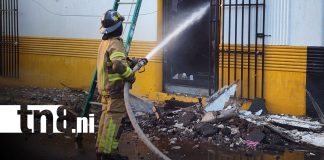 Foto: Voraz incendio destruye tres viviendas y daña otras dos en la ciudad de León/TN8