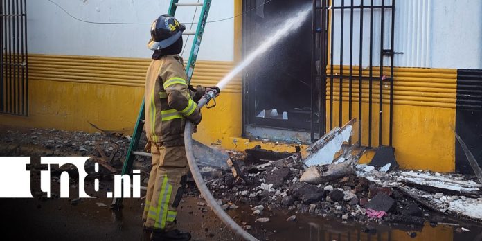 3 Foto: Voraz incendio destruye tres viviendas y daña otras dos en la ciudad de León/TN8