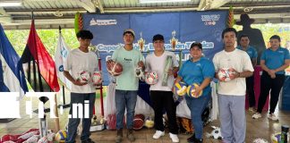 Foto: Estudiantes de Chinandega reciben nuevo utilaje deportivo gracias a INATEC/TN8