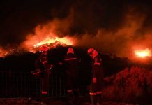 Incendio fuera de control obliga a evacuar a miles de personas en Grecia Foto: Miles evacúan mientras un gigantesco incendio arrasa parte de la isla de Creta/Cortesía