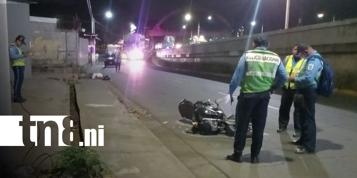 Foto: Madrugada mortal en Rubenia: motociclista muere al estrellarse contra una vivienda / TN8