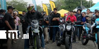 Aficionados al motociclismo viven pruebas de manejo en la CF Moto Experience