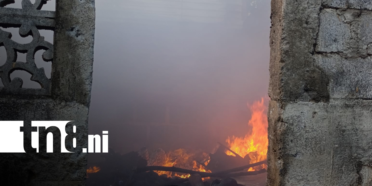 Foto: Incendio consume vivienda en barrio 30 de Mayo/TN8