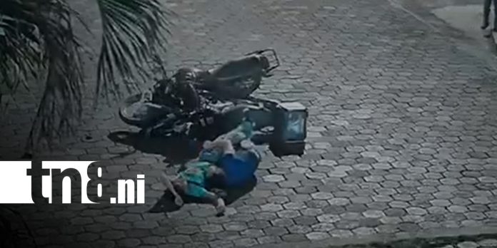 Foto: Dos motociclistas resultan lesionados tras fuerte choque en Camoapa/TN8
