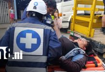 Una joven motociclista resulta gravemente lesionada tras caer en un bache en Cuajachillo 2 Foto: Accidente deja motociclista lesionada en Cuajachillo 2/TN8