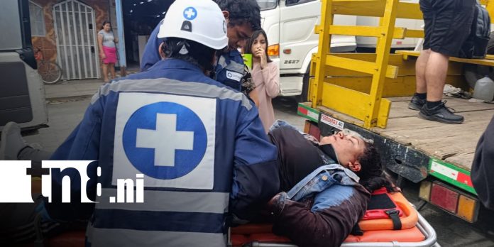 Foto: Accidente deja motociclista lesionada en Cuajachillo 2/TN8 Foto: Accidente deja motociclista lesionada en Cuajachillo 2/TN8