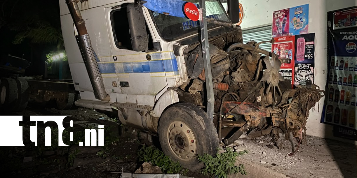 Foto: Cabezal impacta en negocio en carretera Boaco-Managua/TN8