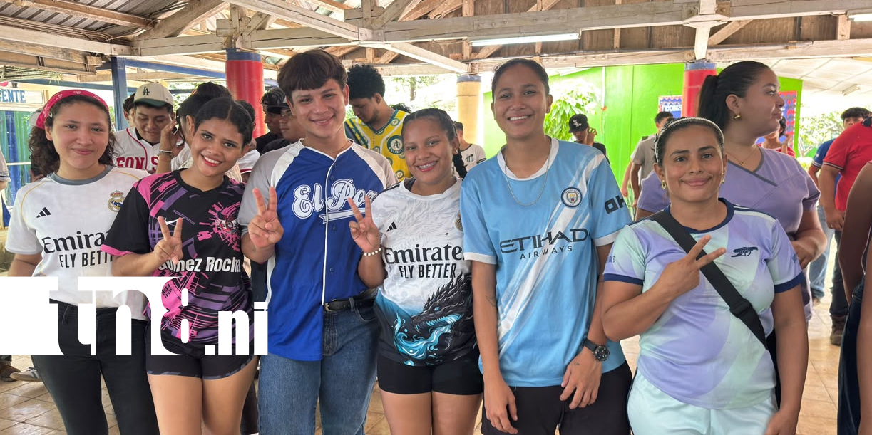 Foto: Estudiantes de Chinandega reciben nuevo utilaje deportivo gracias a INATEC/TN8