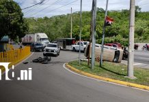Fuerte accidente deja un lesionado y un microbús volcado en la carretera Nueva a León Foto: Motociclista grave tras accidente en Nueva a León/TN8