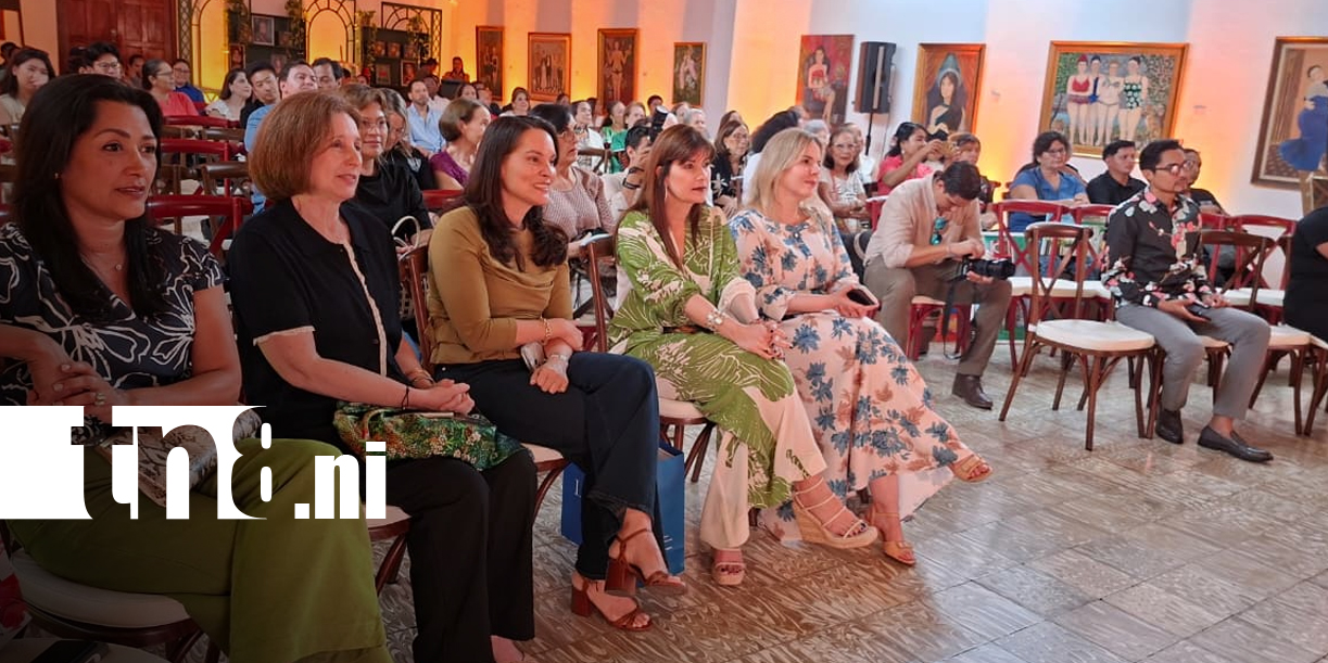 Foto: Celia Lacayo presenta “Trazos de mi Alma” en Granada/TN8