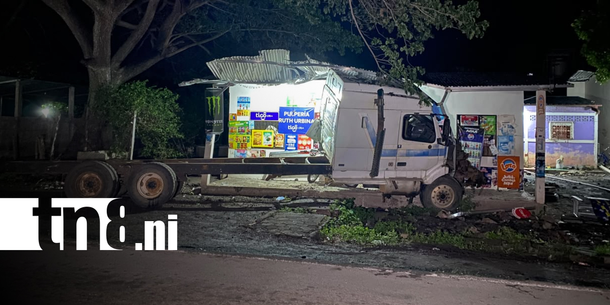 Foto: Cabezal impacta en negocio en carretera Boaco-Managua/TN8
