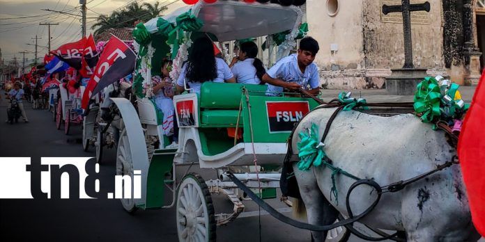 Foto: Granada celebra con desfile de coches rumbo al 47/19 de la Revolución/TN8