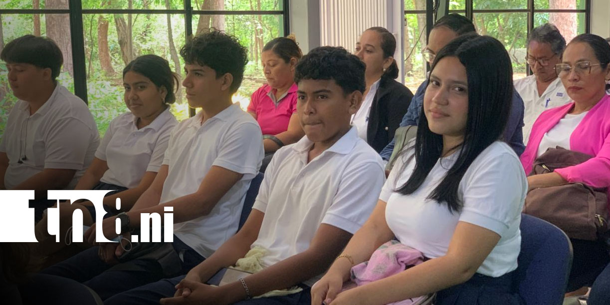 Foto: UNA reúne estudiantes en foro de biología ambiental/TN8