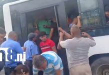 Pasajeros frustran robo de celular y retienen a presuntos delincuentes en la ruta 266 Foto: Pasajeros se ponen las pilas y evitan robo en la ruta 266 /TN8