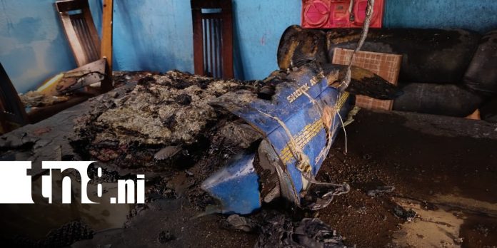 Foto: Incendio consume vivienda en el barrio Julio Buitrago, Managua / TN8