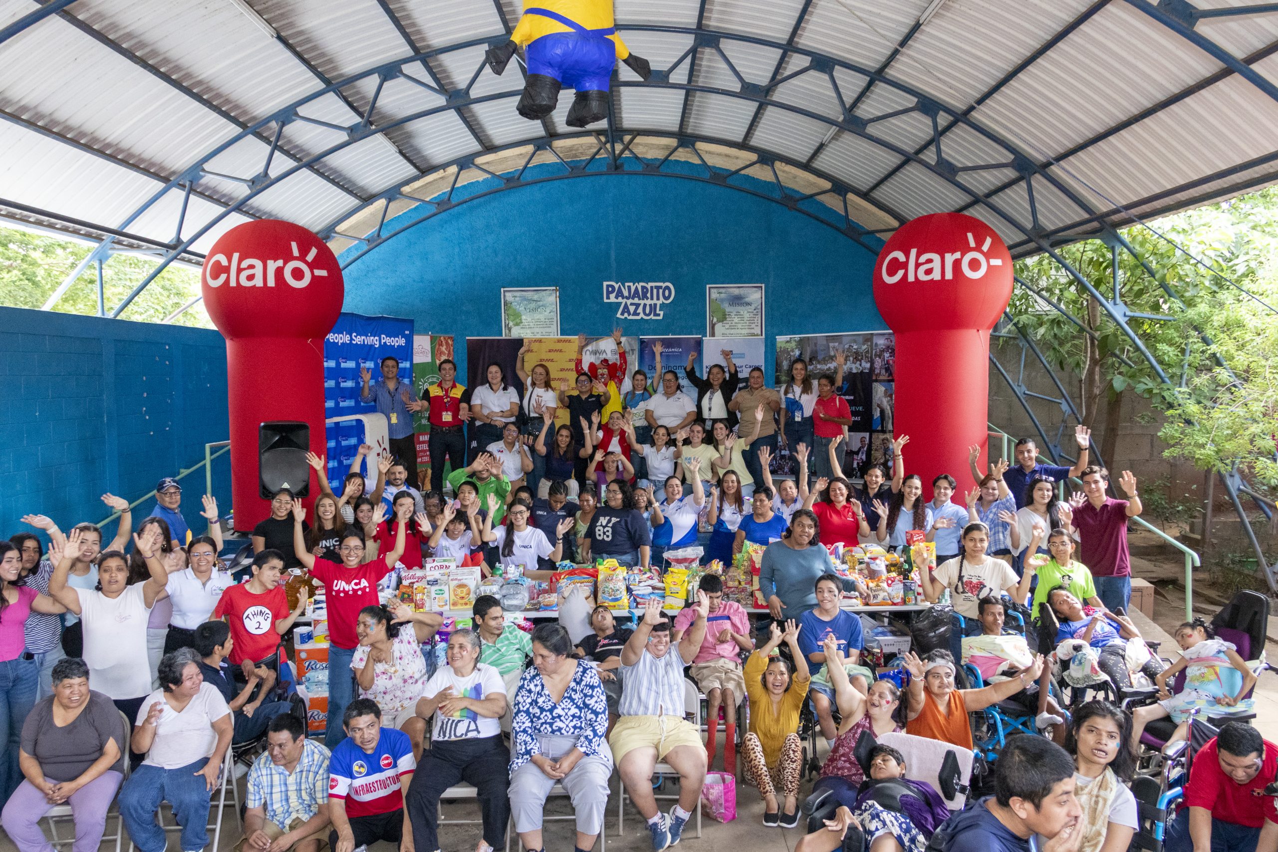 Claro lleva jornada de apoyo y alegría al Hogar Pajarito Azul