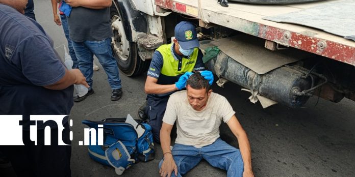 Foto:Insólito accidente en la carretera a Masaya deja a un hombre lesionado/TN8 Foto:Insólito accidente en la carretera a Masaya deja a un hombre lesionado/TN8