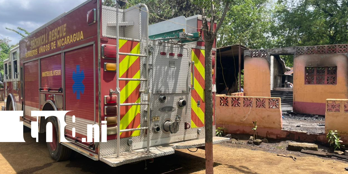 Foto: Voraz incendio deja sin hogar a una abuela en Nindirí /TN8