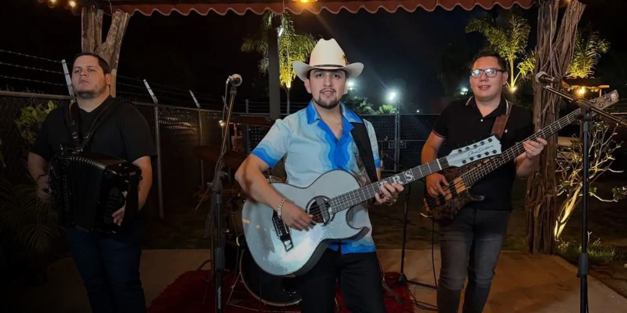 Foto: Asesinan a balazos al cantante regional mexicano, Adán R