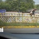 Foto: Mujer quería lanzarse desde puente a desnivel de la Rotonda Centroamérica, en Managua / TN8