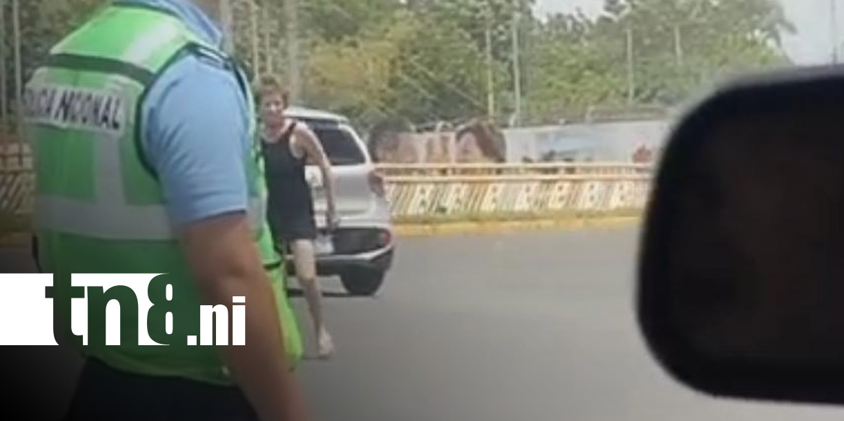Foto: Mujer quería lanzarse desde puente a desnivel de la Rotonda Centroamérica, en Managua / TN8