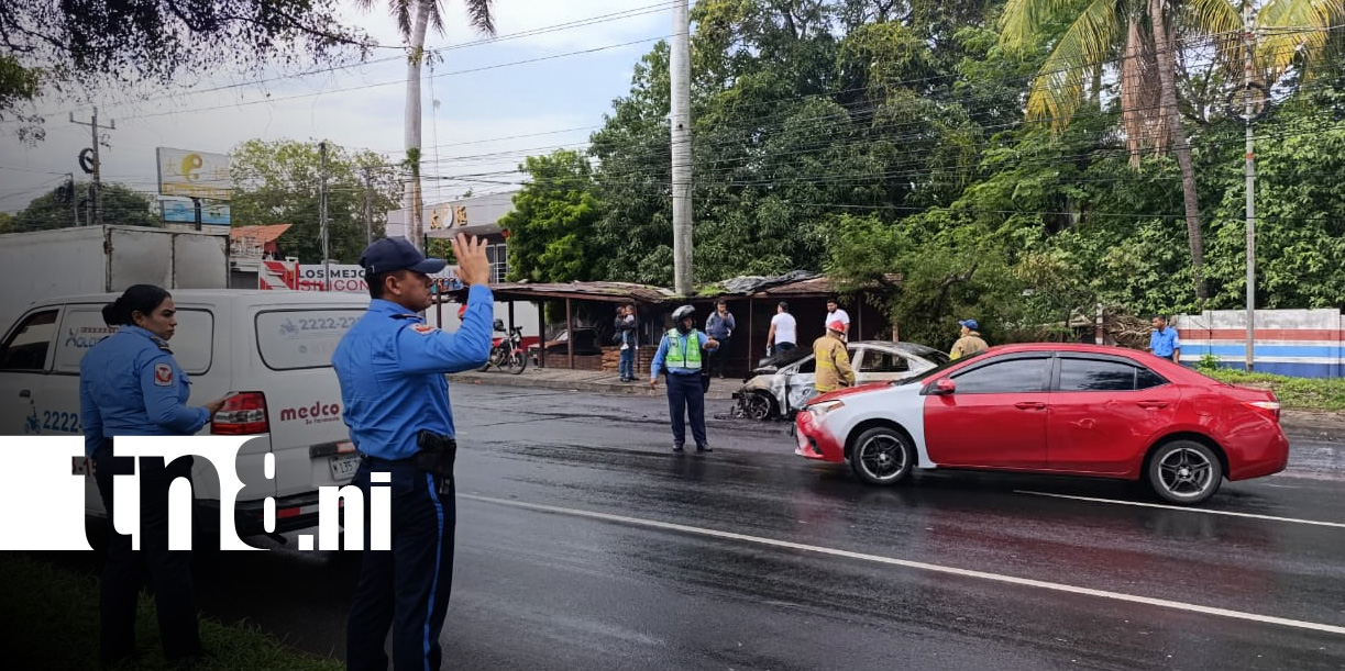 Foto: Incendio de vehículo en Carretera a Masaya / TN8