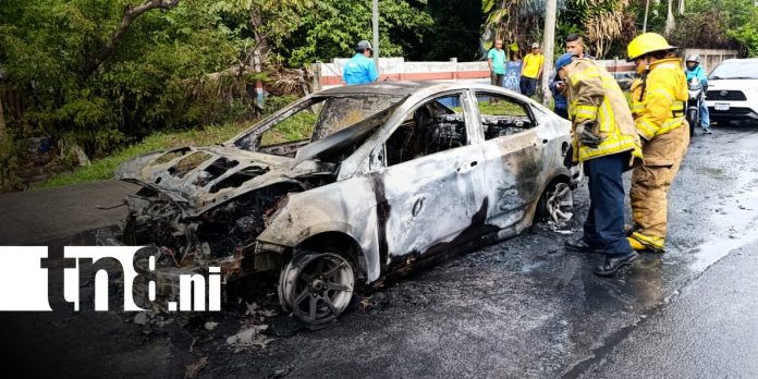 Foto: Incendio de vehículo en Carretera a Masaya / TN8