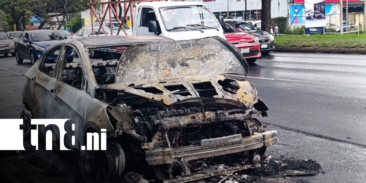 Foto: Incendio de vehículo en Carretera a Masaya / TN8