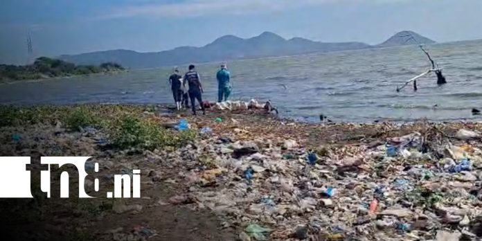 Foto: Hallazgo de cadáver en las costas del Lago de Managua / TN8 Foto: Hallazgo de cadáver en las costas del Lago de Managua / TN8